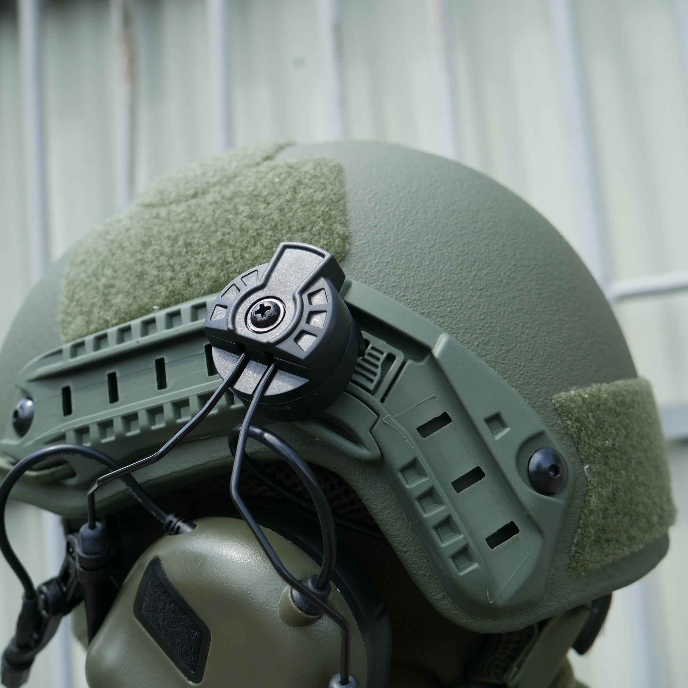 Тактичні навушники EARMOR M32Н Olive з кріпленням